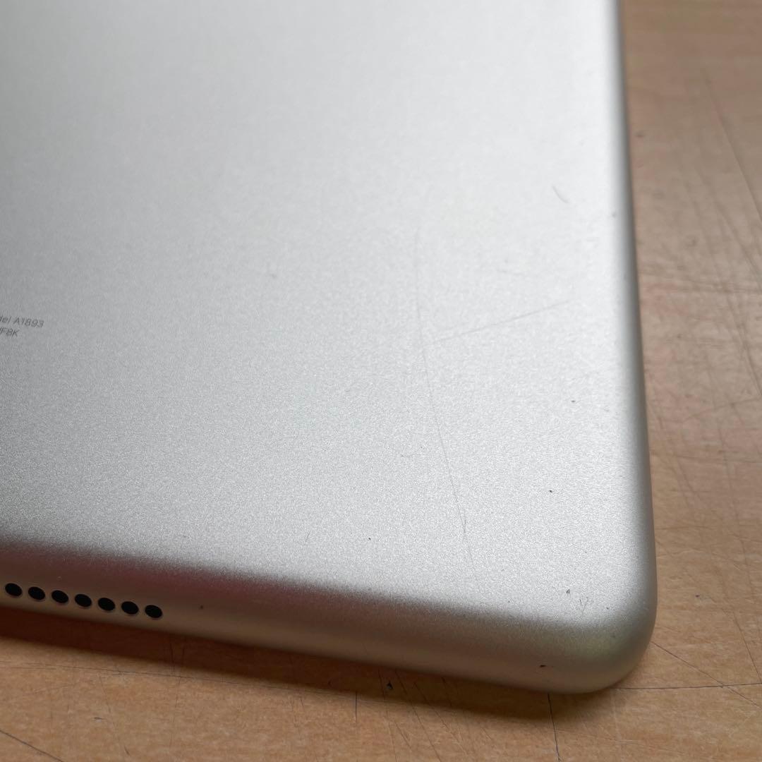 iPad 第6世代　A1893　Wi-Fiモデル　シルバー　32GB #1