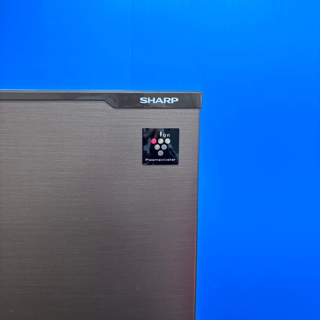 656 SHARP 中型冷蔵庫　200L強　小型　一人暮らし　右開き　2ドア