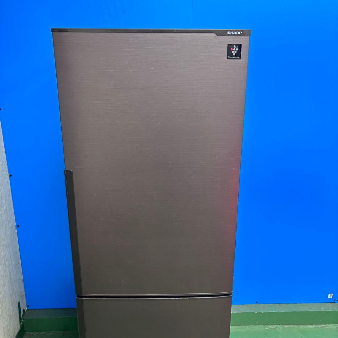 656 SHARP 中型冷蔵庫　200L強　小型　一人暮らし　右開き　2ドア