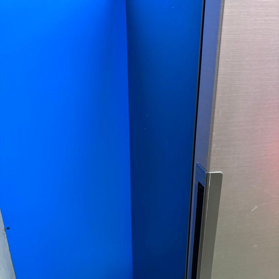 656 SHARP 中型冷蔵庫　200L強　小型　一人暮らし　右開き　2ドア