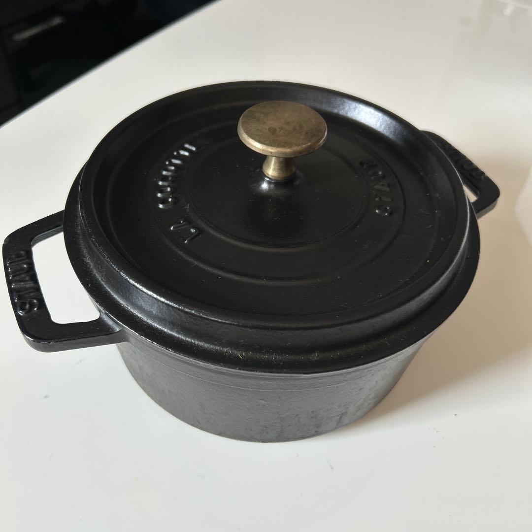 LA COCOTTE ◆ストウブ鍋　STAUB 丸型鋳鉄鍋 18cmブラック