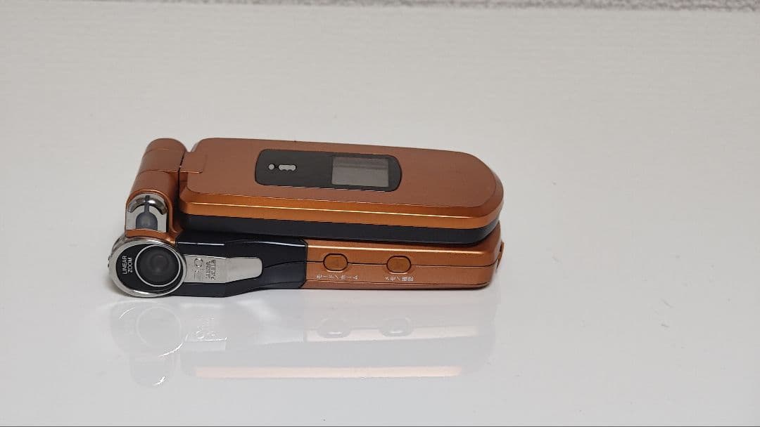 レア docomo P900iV オレンジ 通電OK 動作品 ガラケー 本体