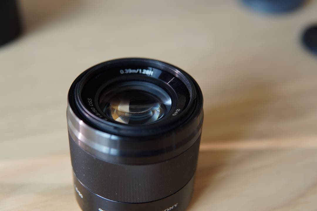 SONY E 50mm F1.8 OSS レンズ