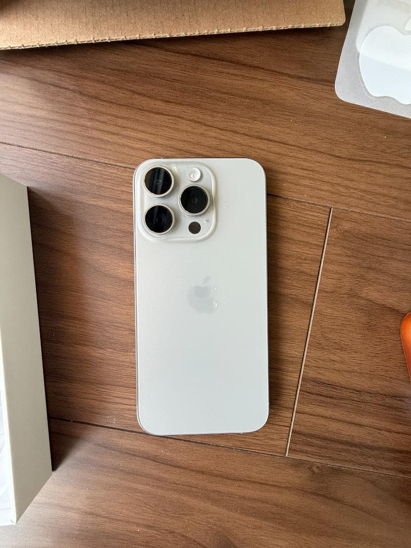 【比較的美品】iPhone 15 Pro 256GB ナチュラルチタニウム