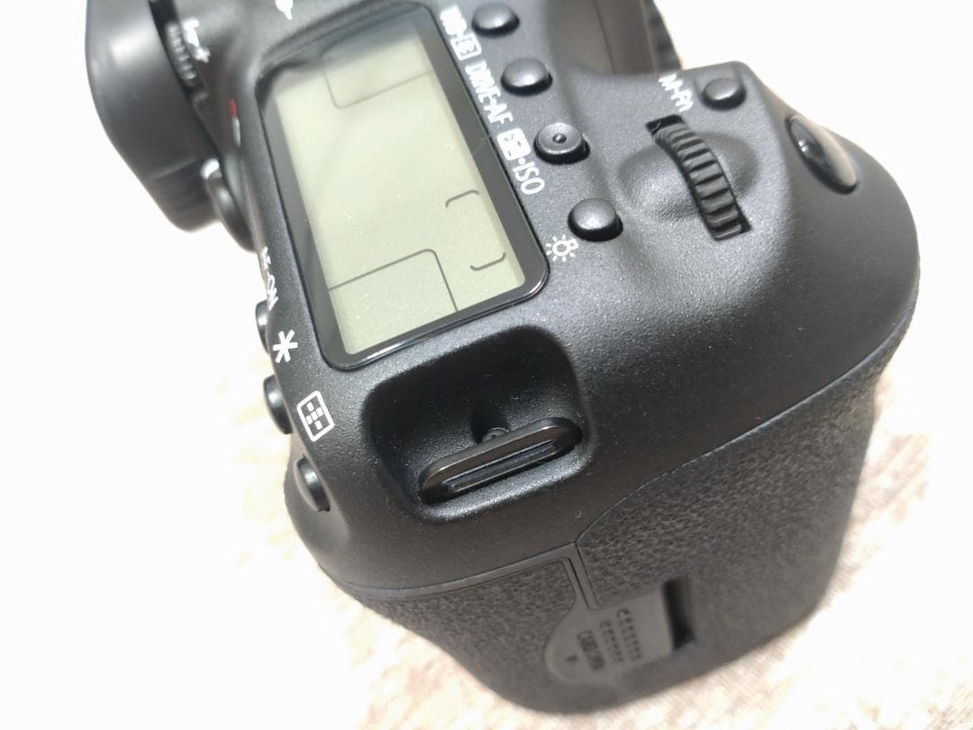 【超美品】キヤノン EOS 7D Mark II ボディ バッテリーグリップ付