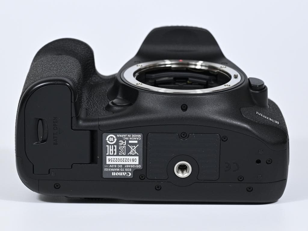 【超美品】キヤノン EOS 7D Mark II ボディ バッテリーグリップ付
