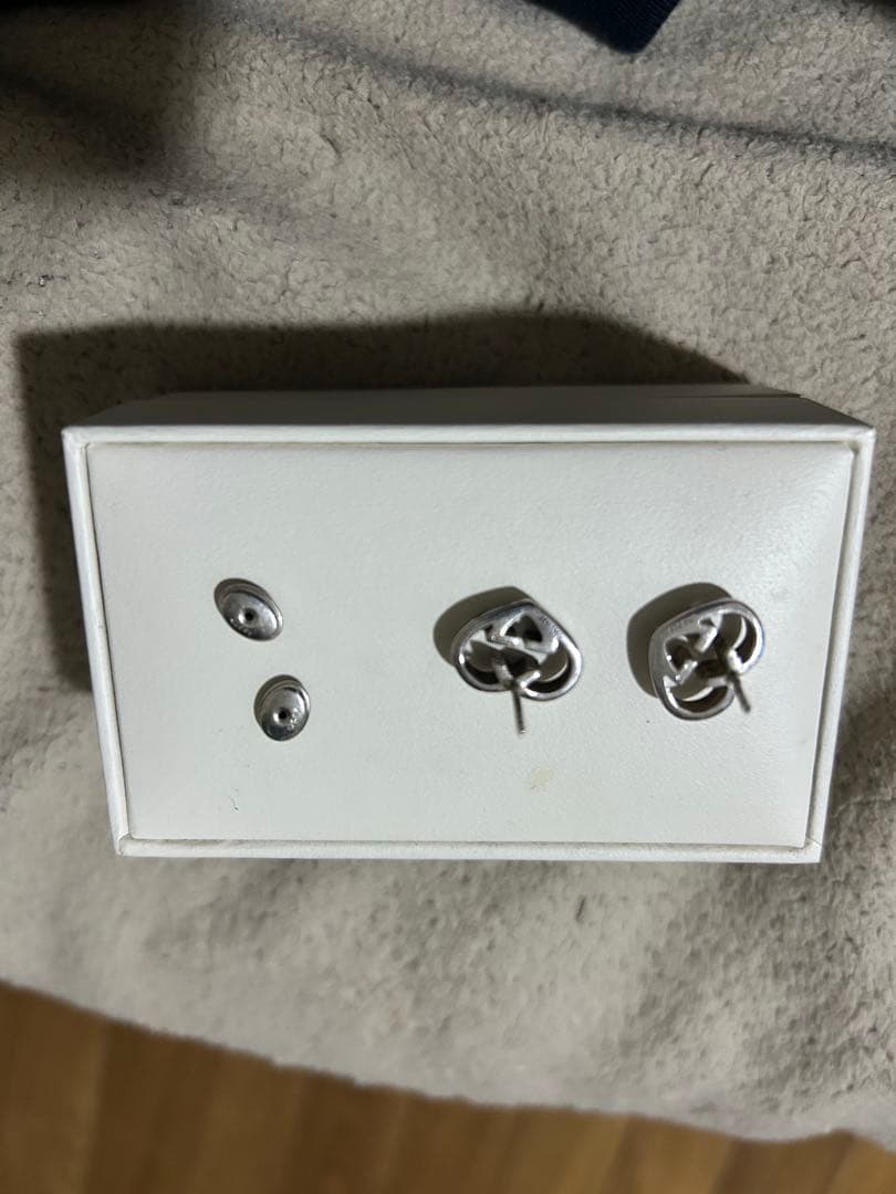 GUCCI ハート型 ピアス(両耳用)