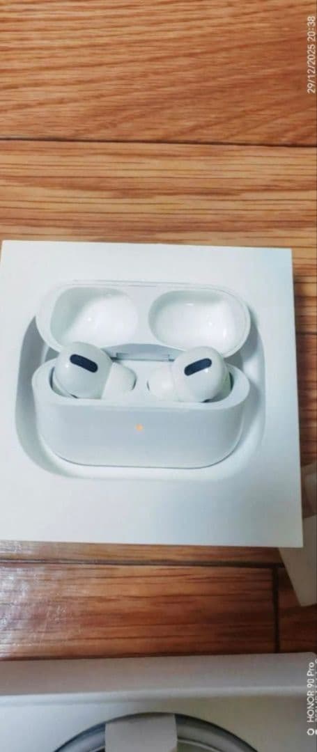 AirPods 本体 充電ケース付き試してみましたが、問題なく動作しました。
