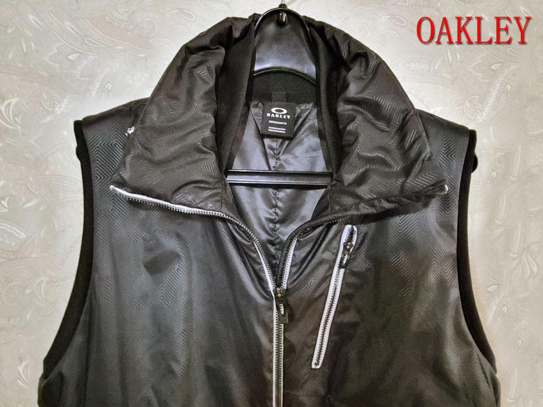 OAKLEY ブラック ベスト M