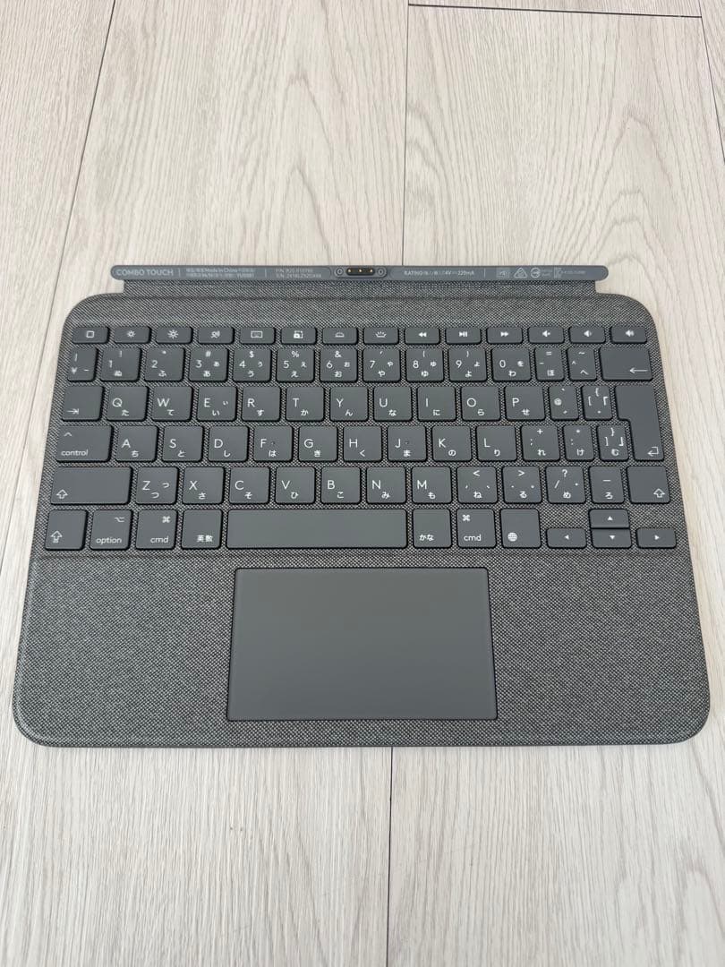 iPad (第10世代) Wi-Fi 64GB + Combo Touch