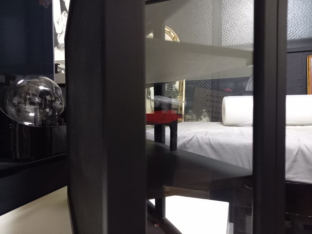 スタイリッシュ　モダン　三面　硝子　マット　ブラック　ショーケース　三段