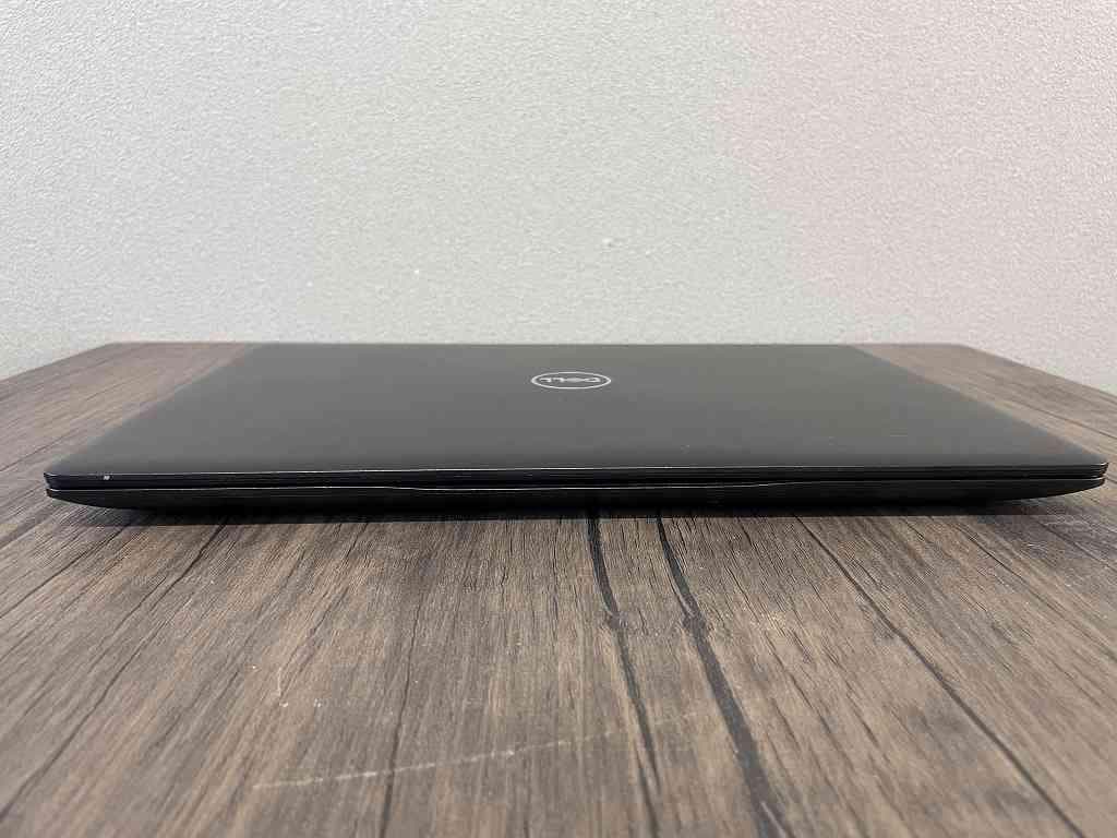 DELL Latitude 3590　ノートパソコン　15.6インチ