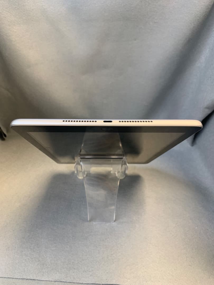 超美品 iPad 第6世代 32GB Wi-Fi版 シルバー色