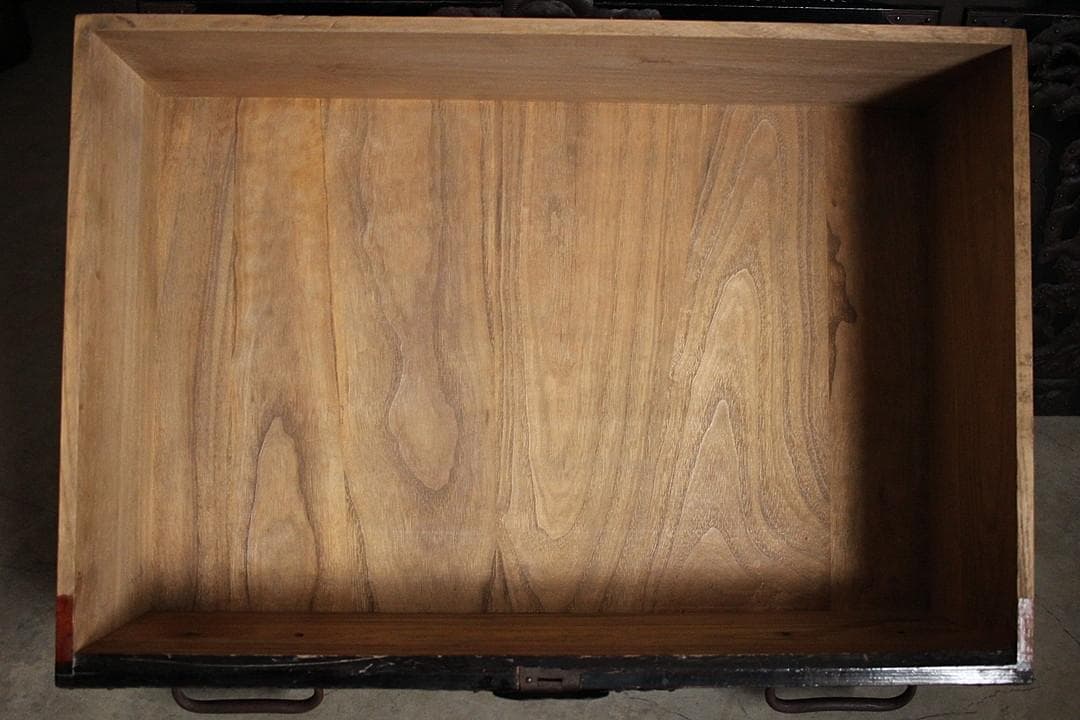 がんちゃん綺麗な打ち出し金具時代庄内箪笥　扉付き　時代箪笥　時代家具