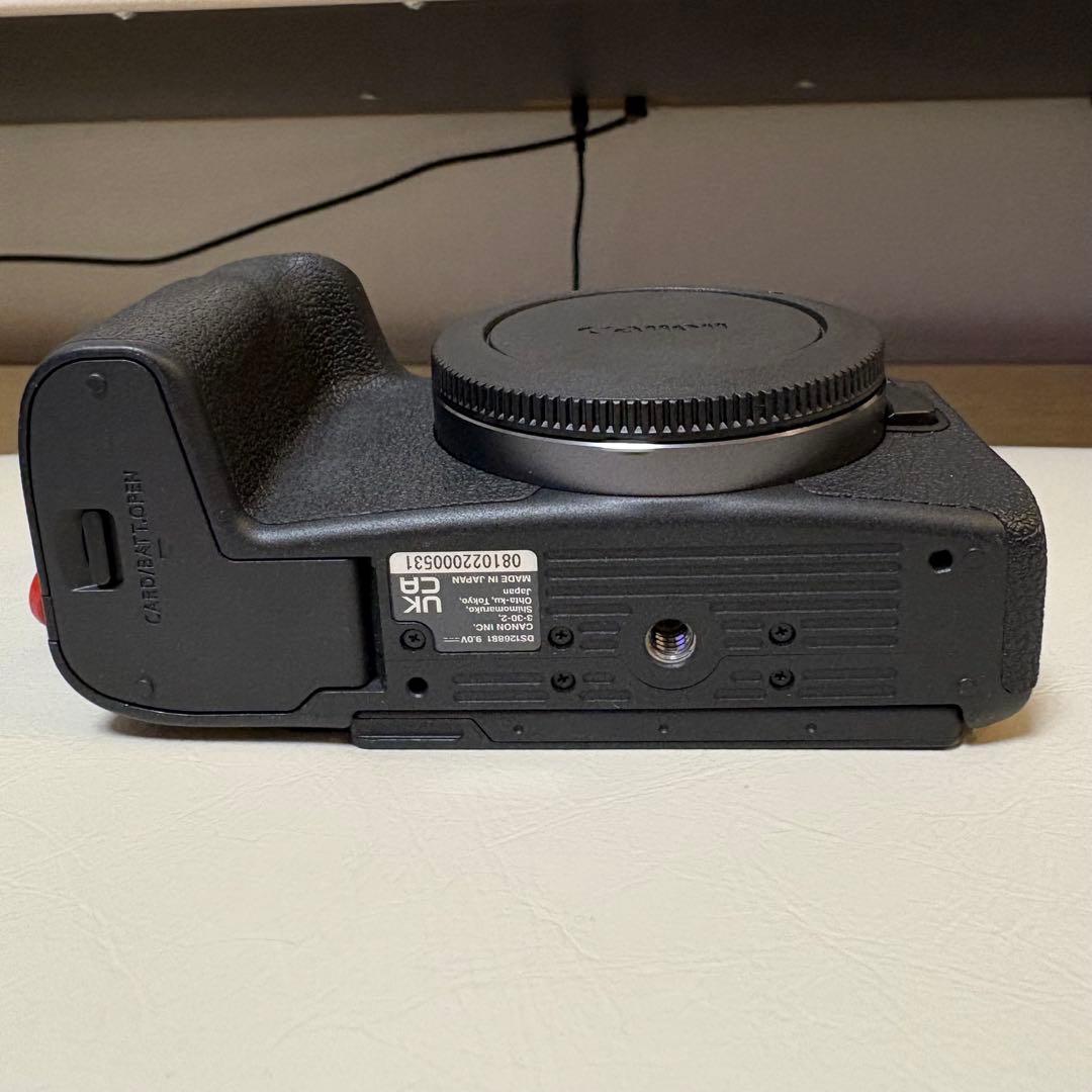 Canon EOS R8 ボディ　フルサイズミラーレス