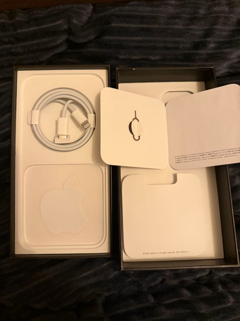 X*n様 iPhone 13 Pro Max 256GB シルバー　箱あり　割れ