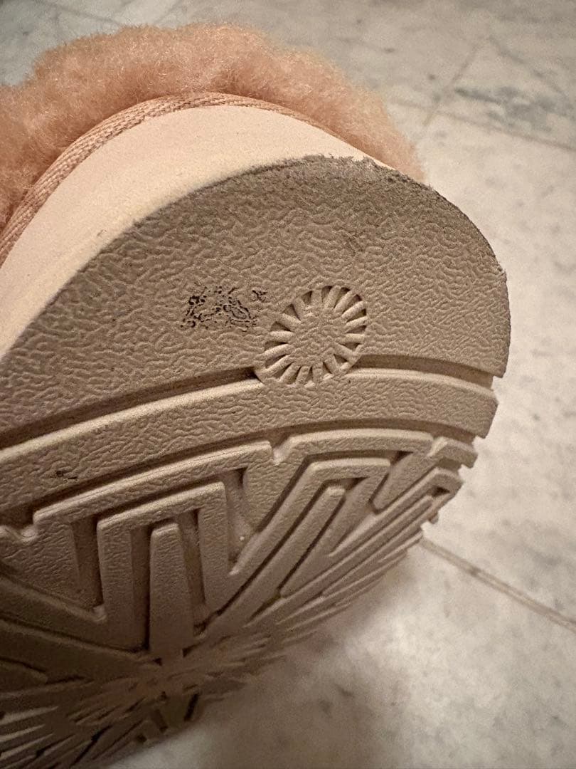 UGG ベージュ ファー サンダル