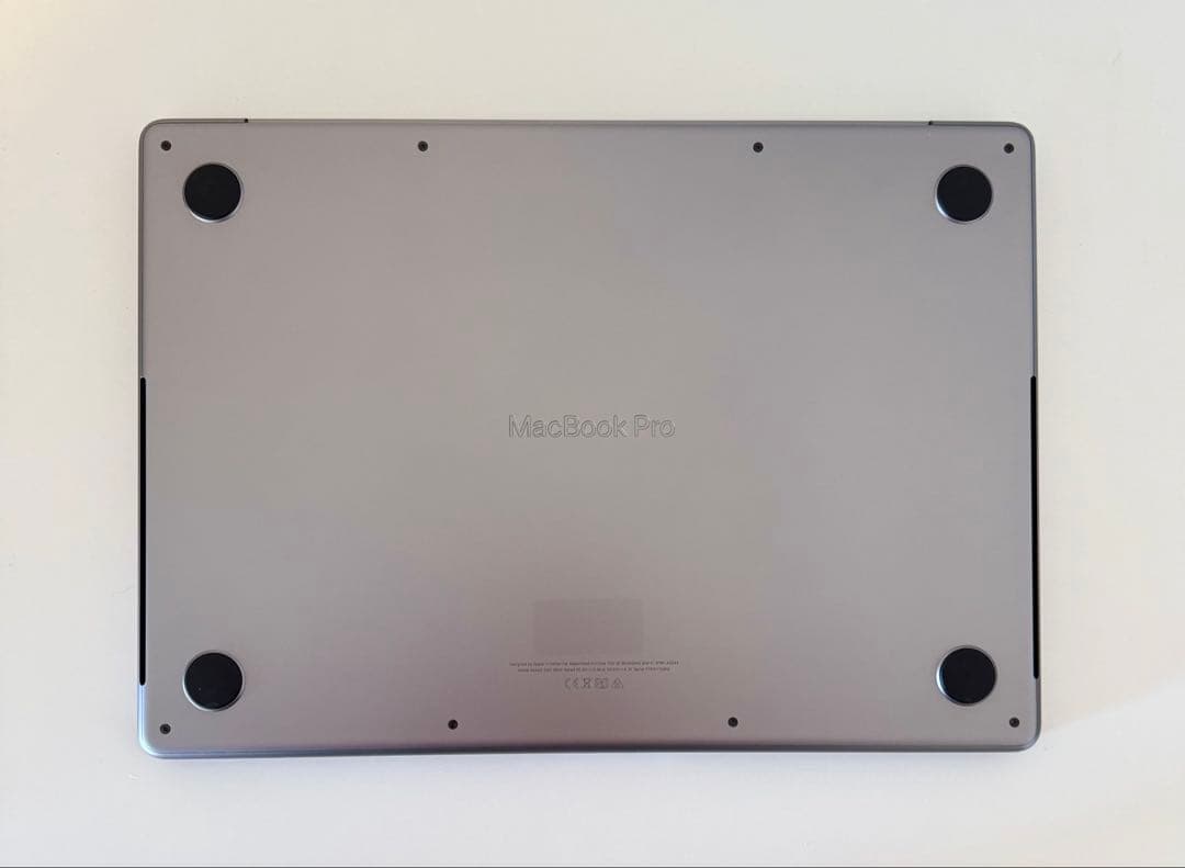 美品 Macbook Pro 2021 14インチ Office付ける