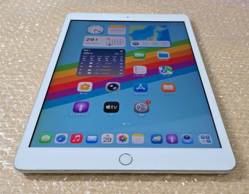 a*m様 iPad 8◼️バッテリー良品◼️純正充電ケーブルアダプタ付属■205