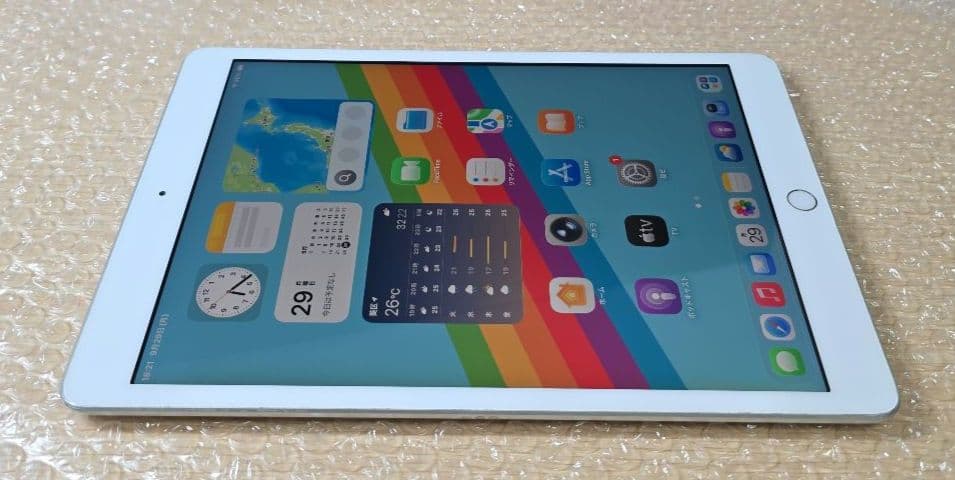 a*m様 iPad 8◼️バッテリー良品◼️純正充電ケーブルアダプタ付属■205