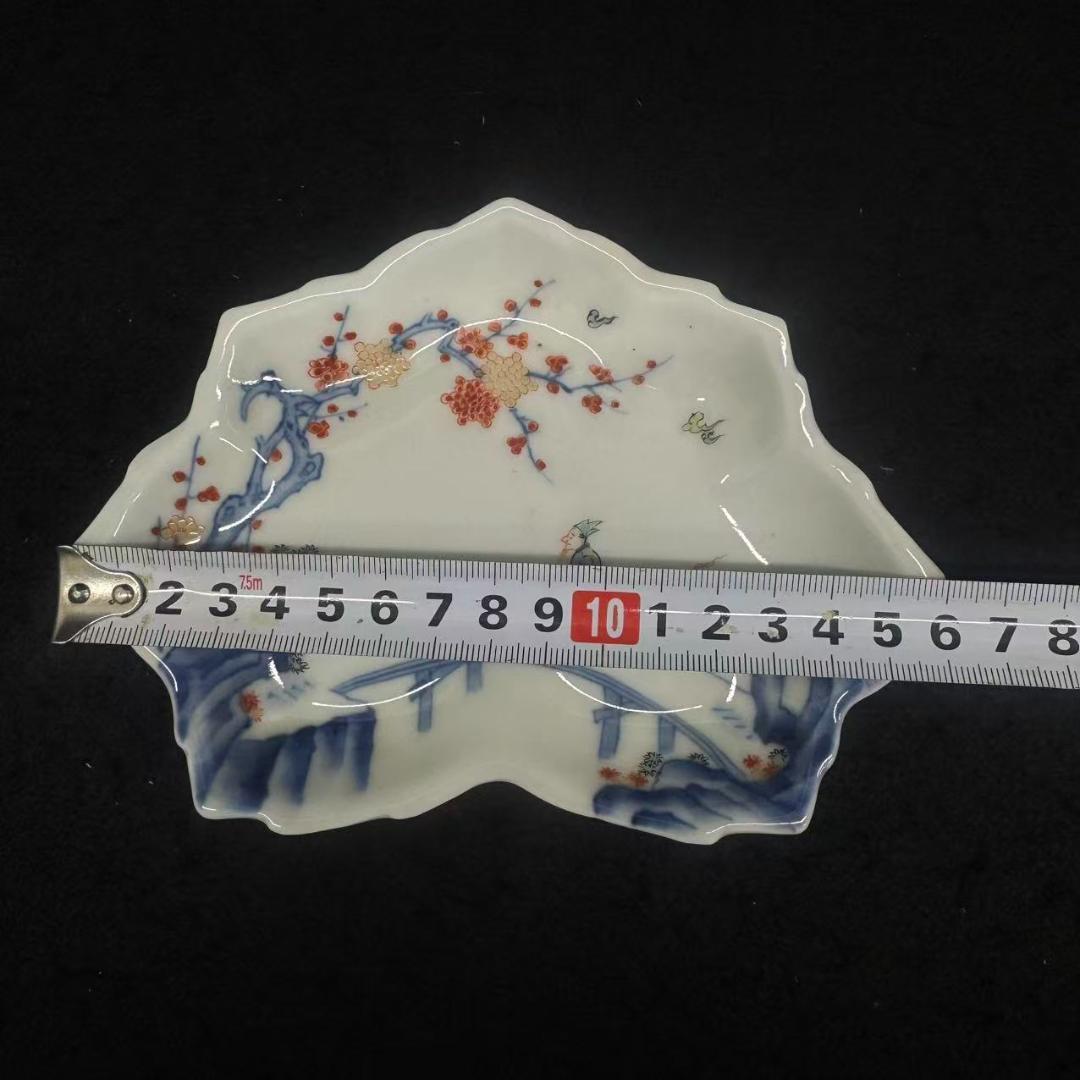 柿鍋島様式　濁手 色絵 染錦梅花に人物文木の葉形　5枚