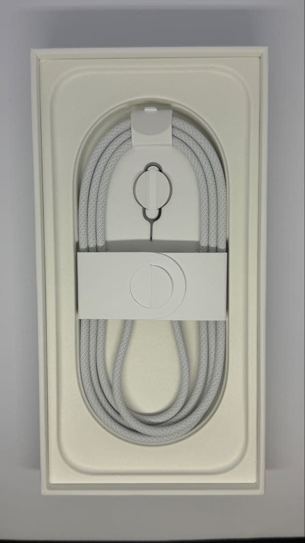 Apple iPhone 16 Pro 256GB ホワイトチタニウム　極美品