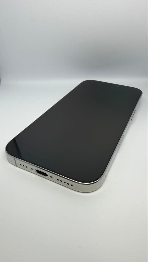 Apple iPhone 16 Pro 256GB ホワイトチタニウム　極美品