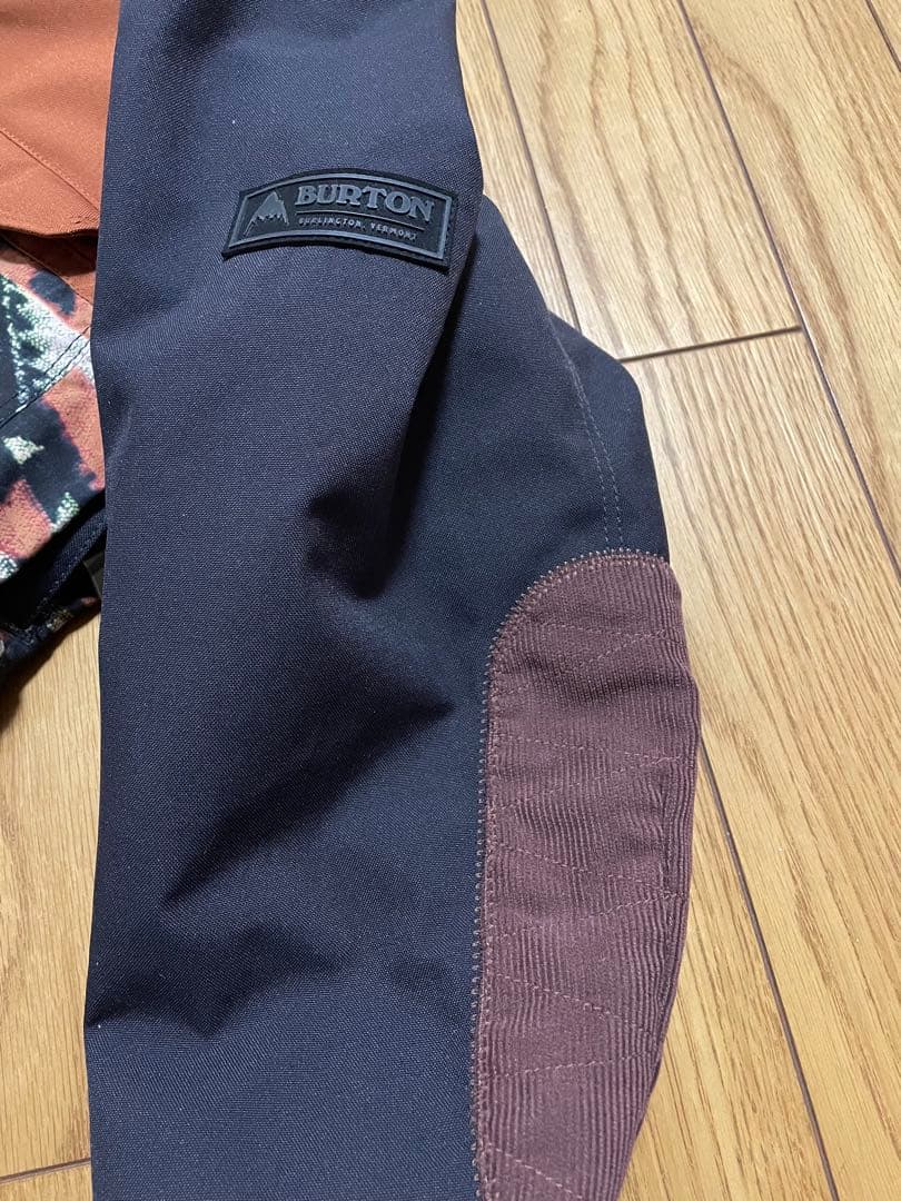 新品　BURTONバートン スノーボードウェア　Sサイズ