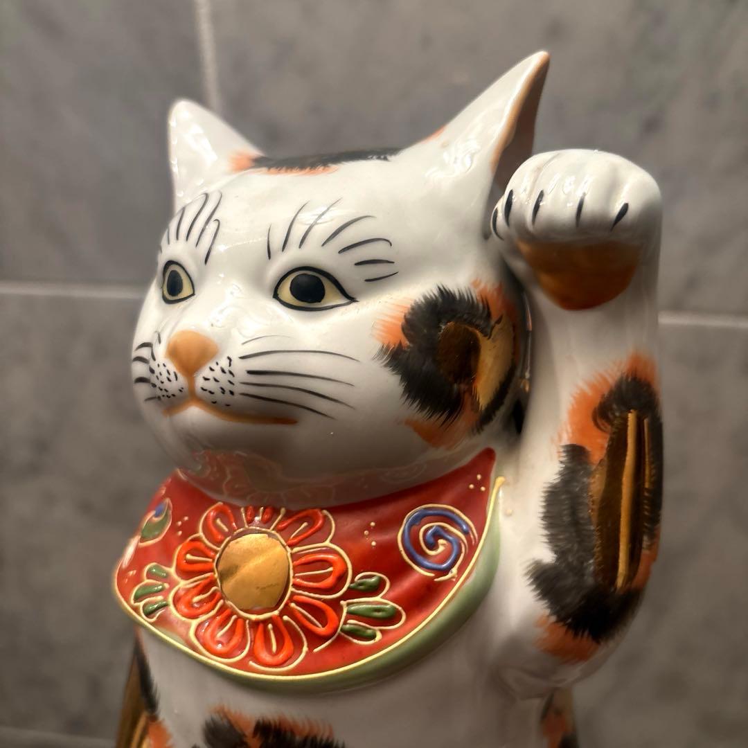 アンティーク九谷焼妖艶な瞳や九谷焼独特の金彩や色彩が美しい存在感抜群招き猫