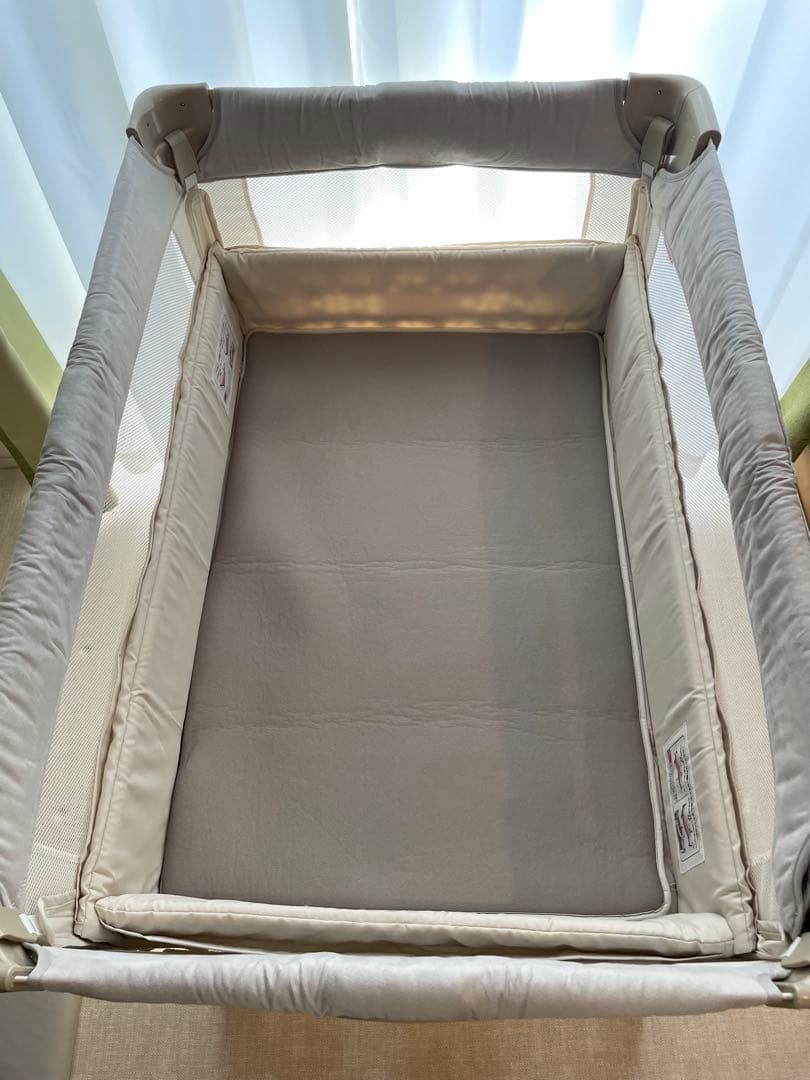 【美品】アップリカ　ココネルエアープラス ホワイトベージュ