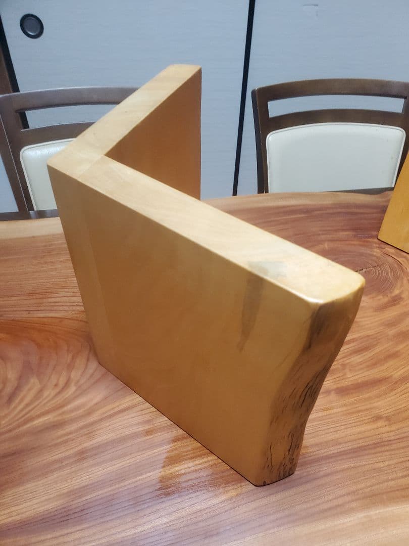 ケヤキ？ 無垢材の自然なエッジテーブル 1枚板