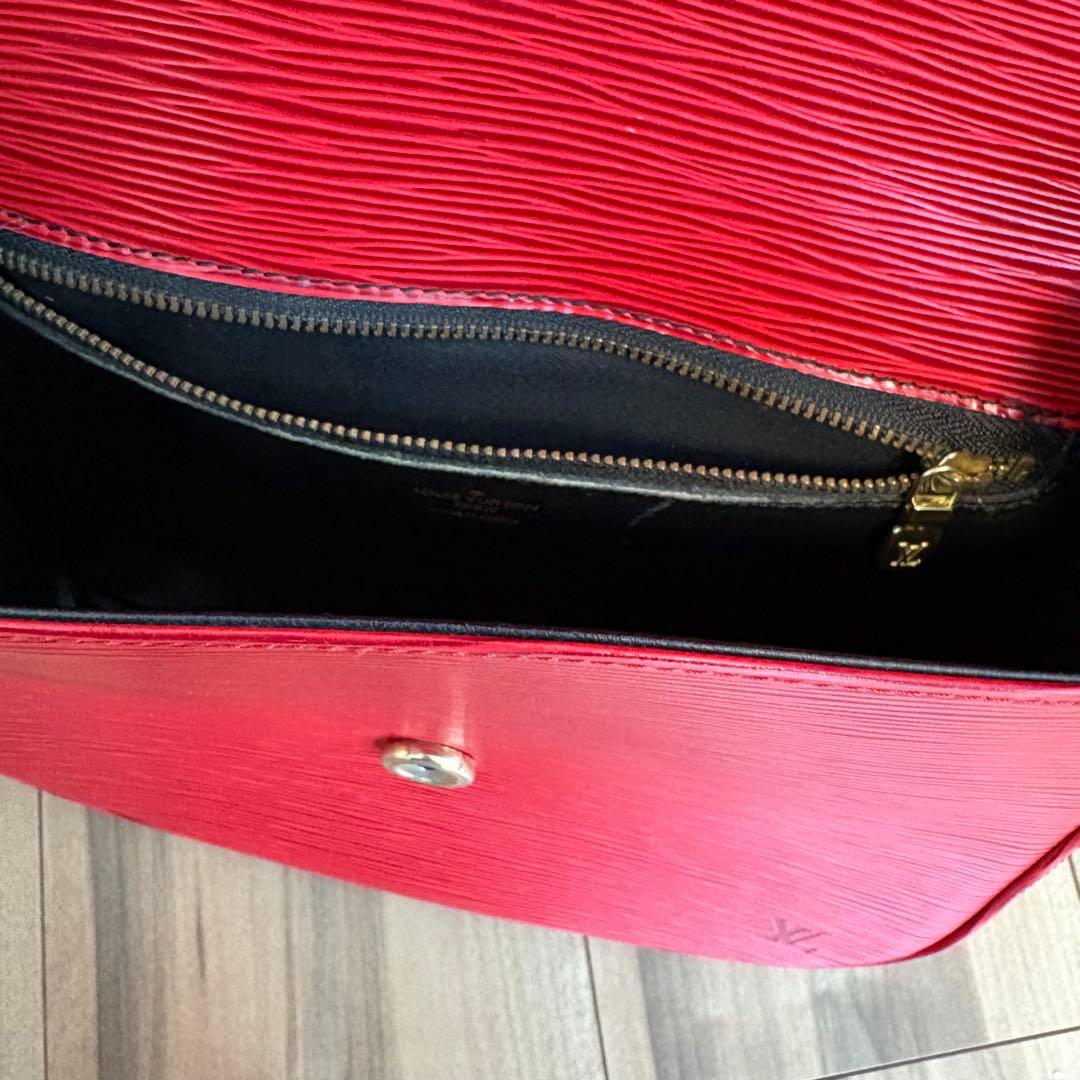 ルイヴィトン　LOUIS VUITTON エピ サンクルー　ショルダーバッグ