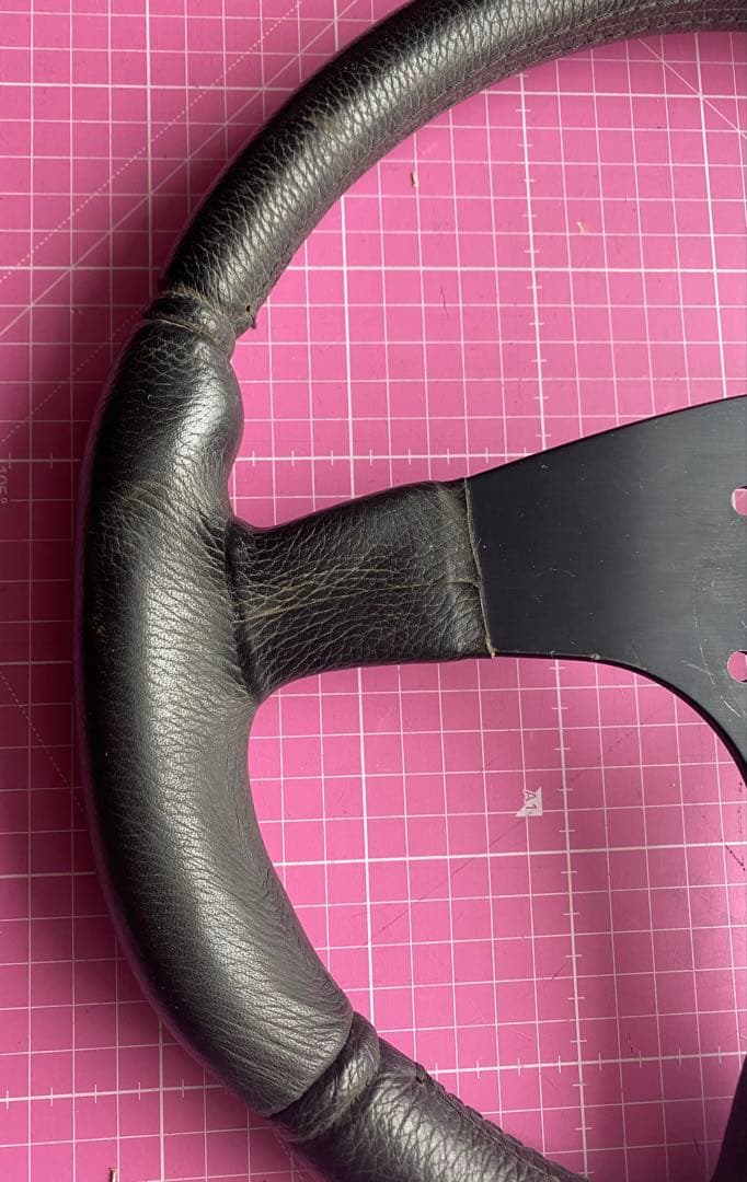 MOMO TYP D35 ブラックレザー三本スポークステアリング