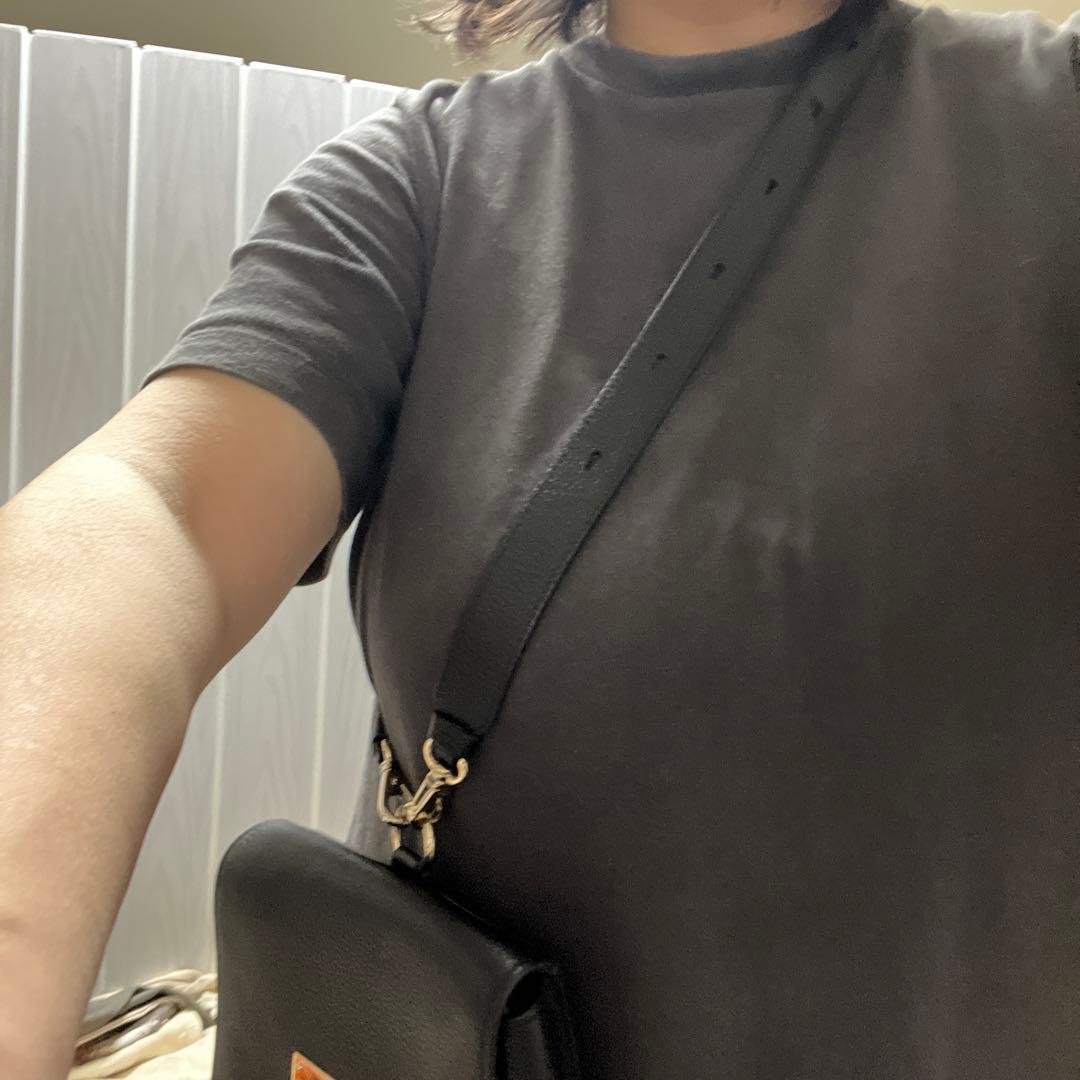 Salvatore Ferragamo ブラックレザーショルダーバッグ