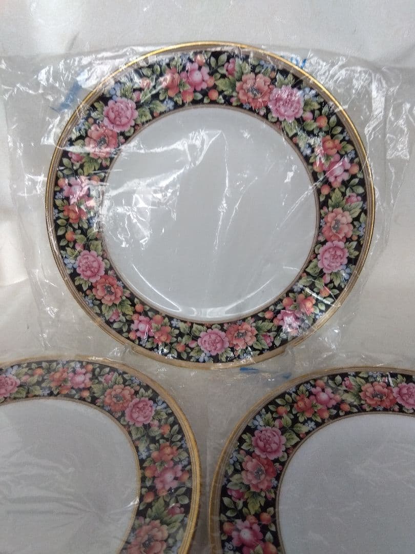 [新品]ウェッジウッド　　　　　 クリオ　フルリムボーダー　皿