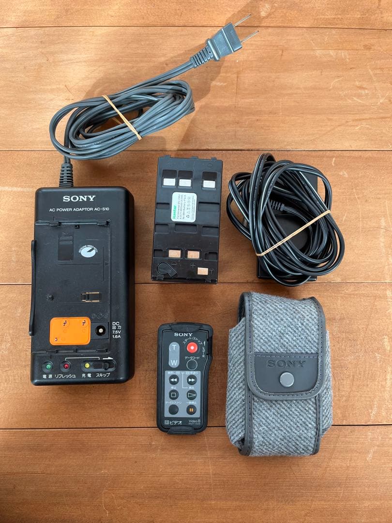 Sony Hi8ビデオカメラCCD-TR900 通電確認済み