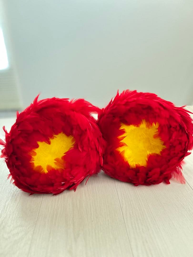 ウリウリ　フラダンス　タヒチアン　羽　黄色　赤　マラカス　楽器　ハワイ　一体型