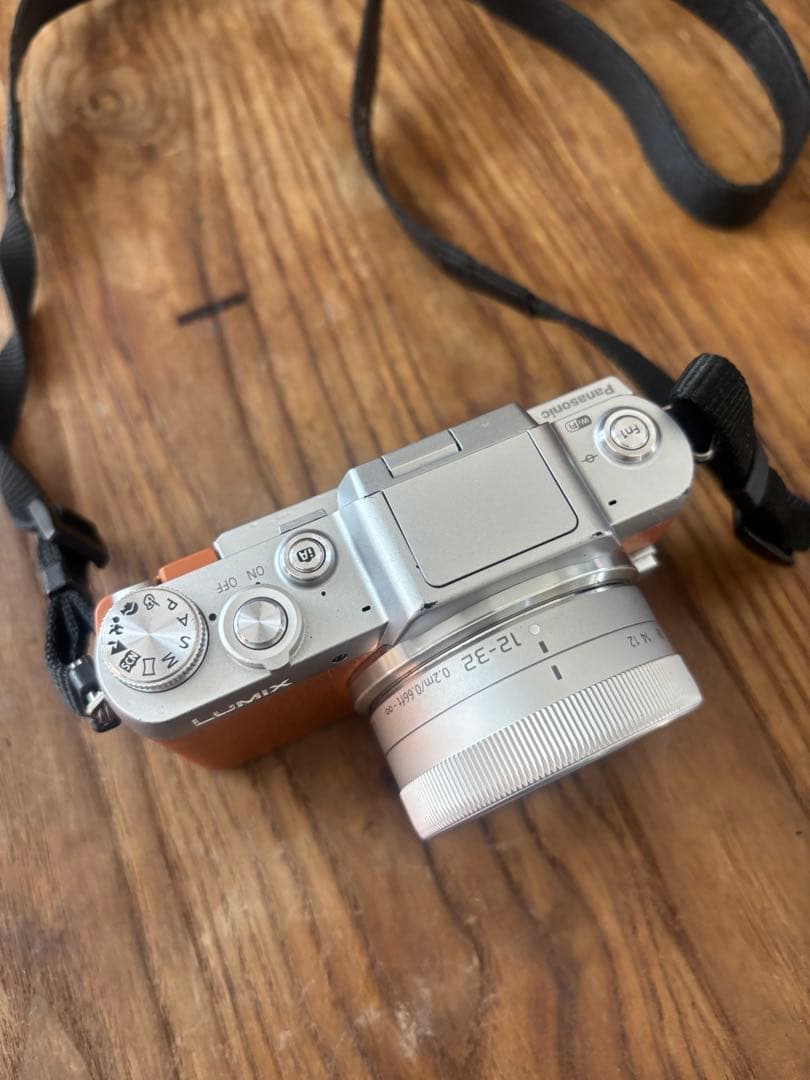 デジタルカメラ　LUMIX DMC-GF7