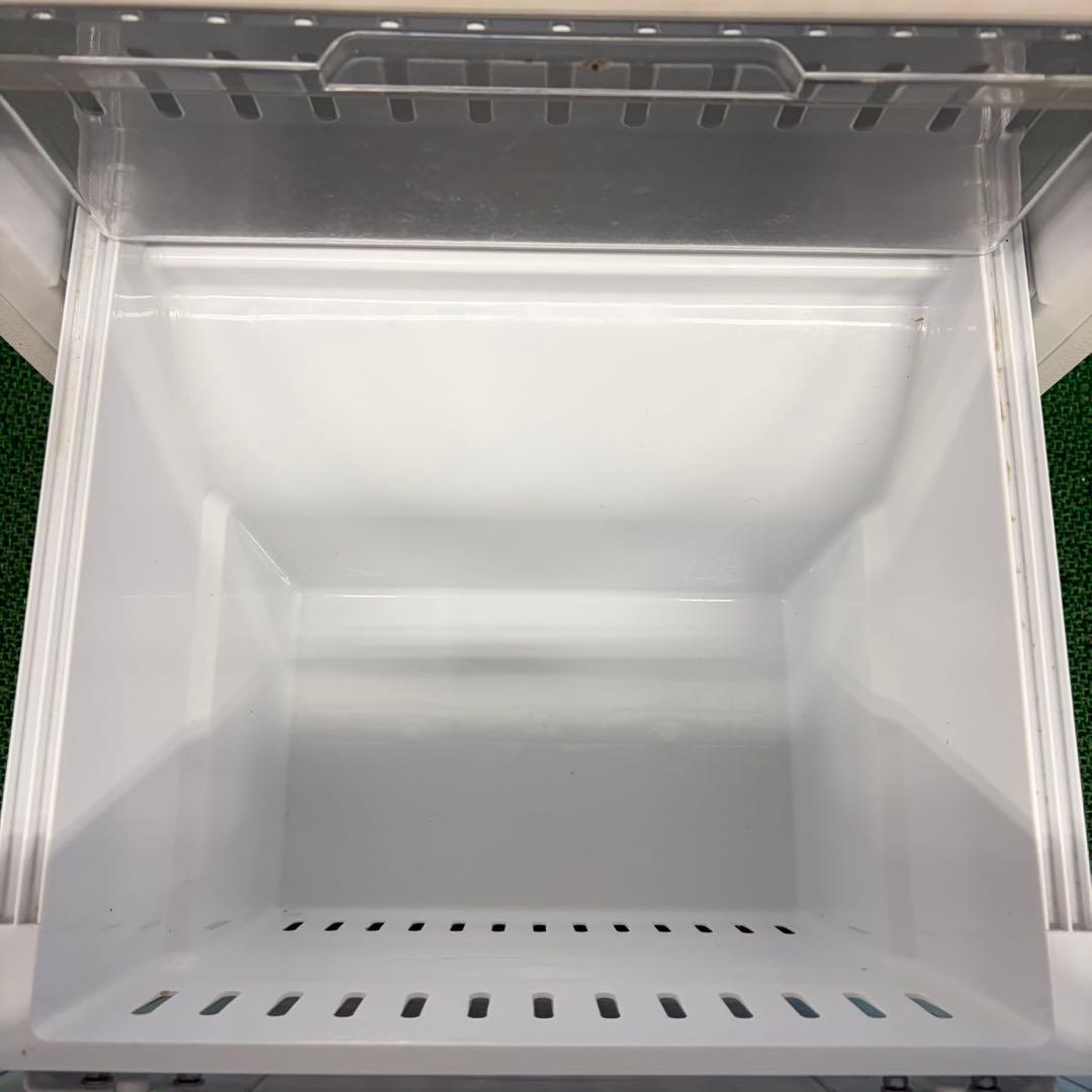 652 マッドホワイトカラー　格安　6ヶ月保証　格安　冷蔵庫　小型 200L弱