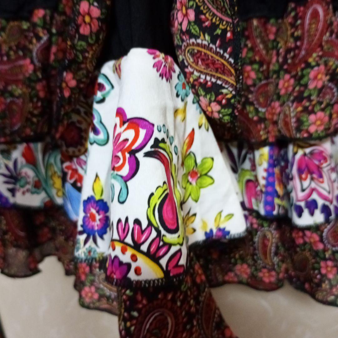 最終売りつく　フラメンコ スカート 黒とカラフルなペイズリーと花柄