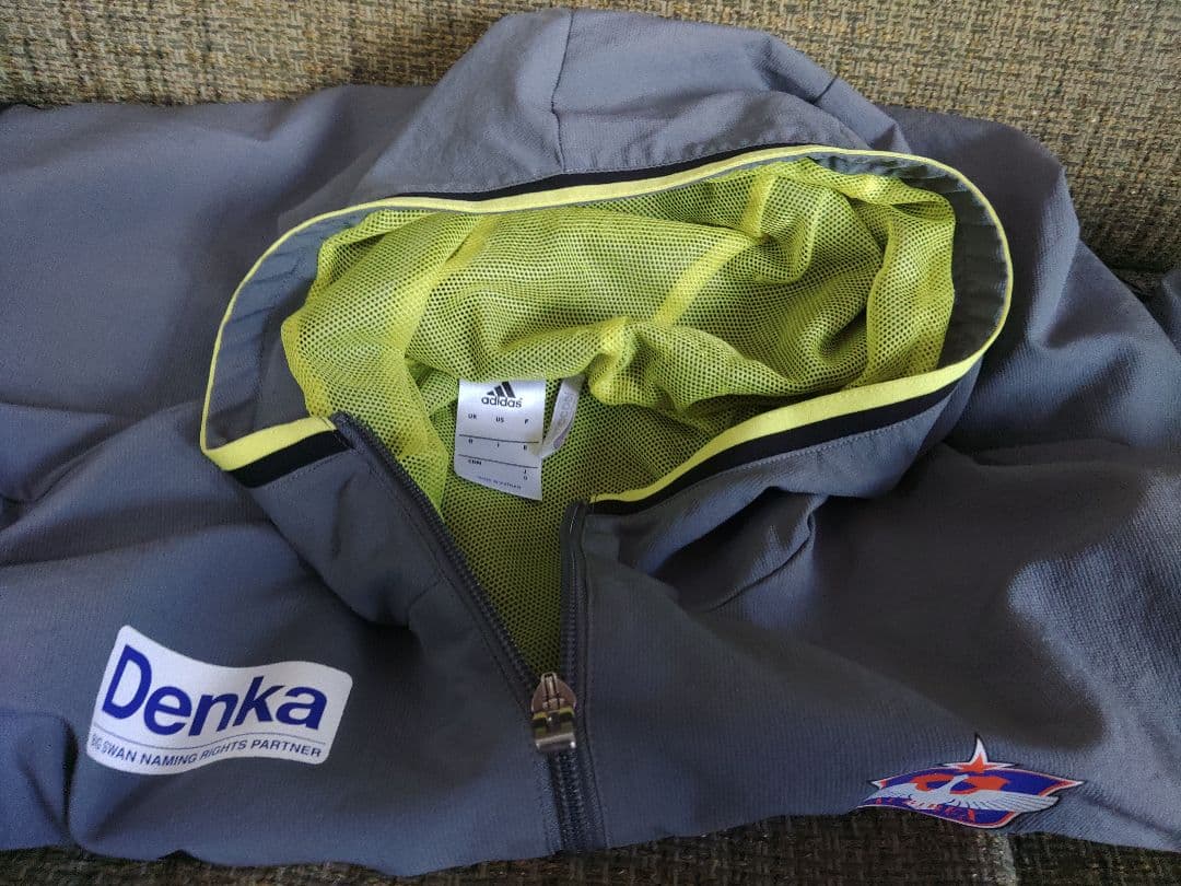 アルビレックス新潟　adidas ピステ グレー フード付き