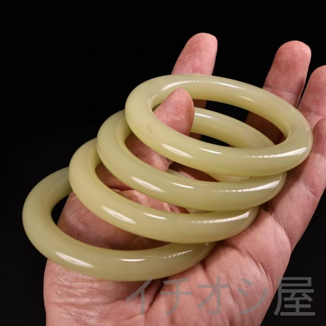 中国古美術 珍品旧蔵 清代宮廷御藏 罕見青白玉手鐲 老漆器箱付 装身具 古玉