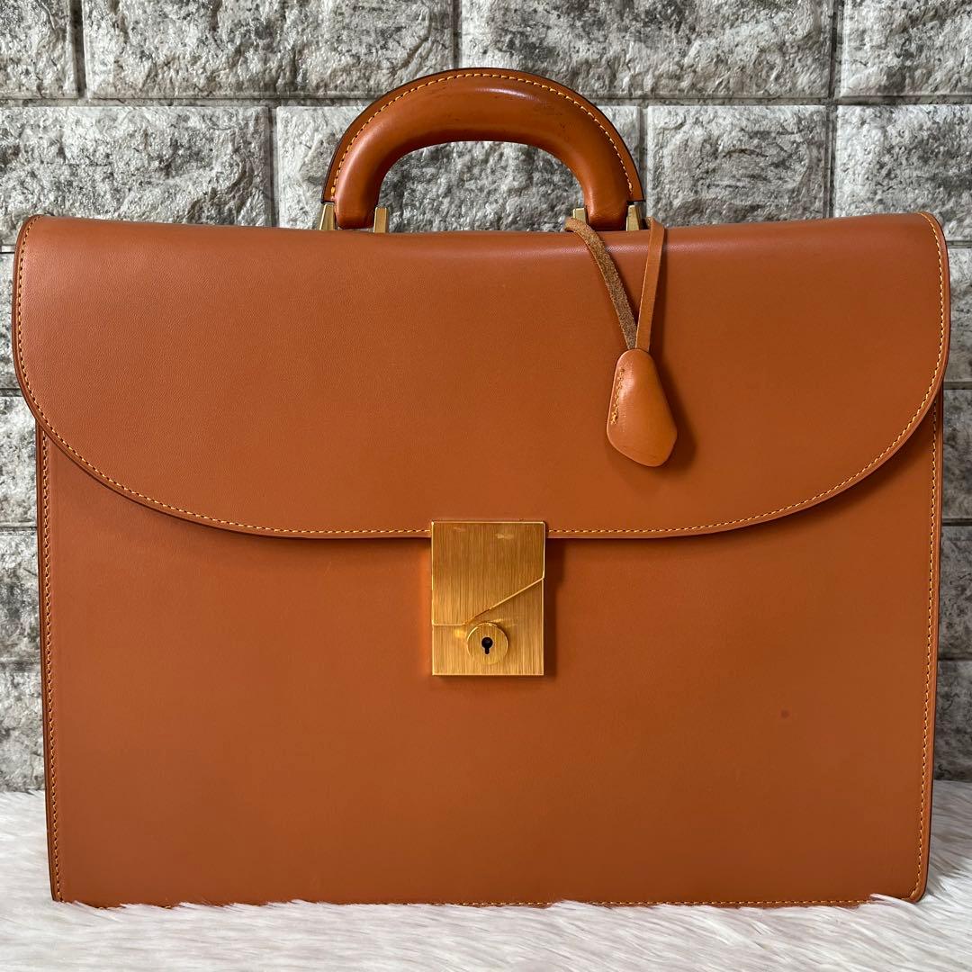 【美品】キタムラ　鍵付き　レザー　ビジネスバッグ　A4収納可能