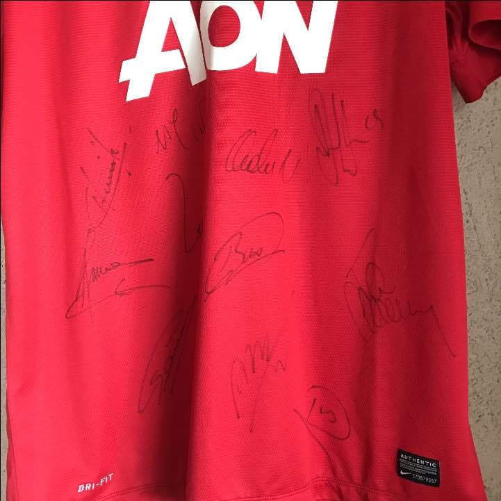 マンU 選手直筆サイン入りユニフォーム 証明書付き