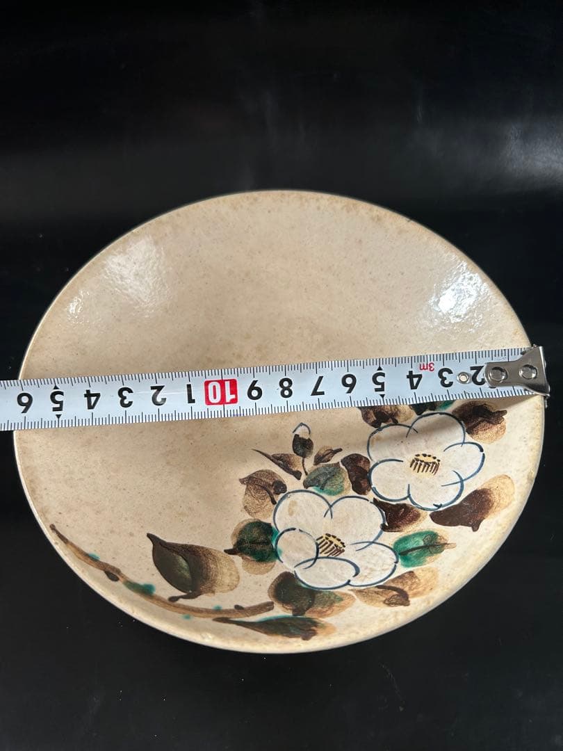 美しい古美術◾️蔵から美しい白椿の花が描かれた夏茶碗の様な楽印の陶器