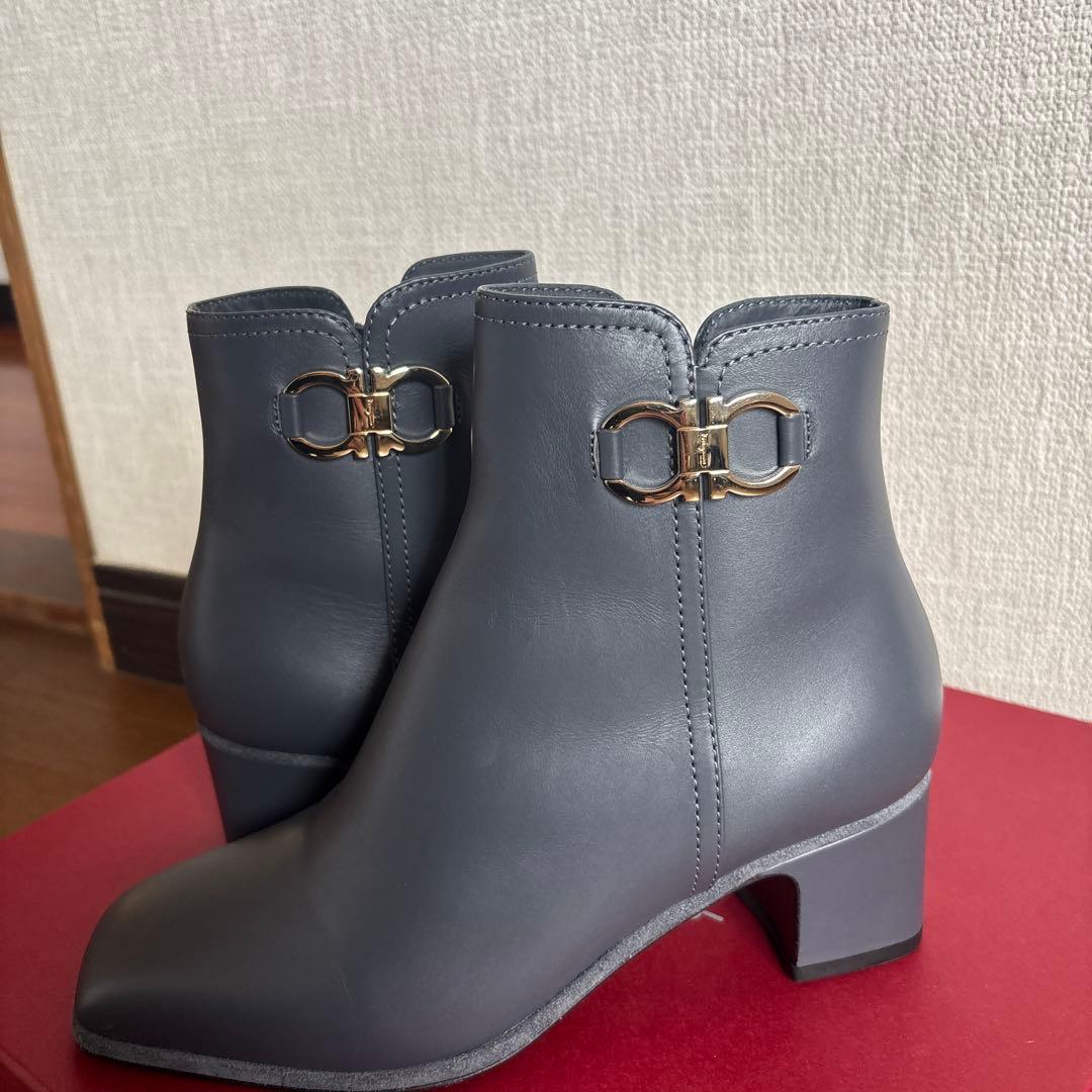 【半額値下げ】SalvatoreFerragamo ブーツ ガンチーニグレー