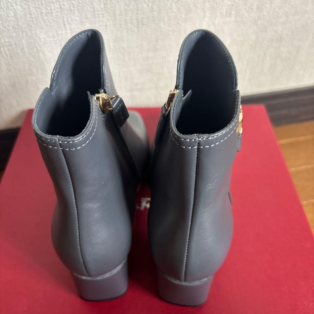 【半額値下げ】SalvatoreFerragamo ブーツ ガンチーニグレー