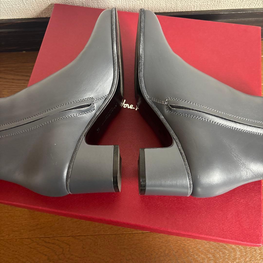 【半額値下げ】SalvatoreFerragamo ブーツ ガンチーニグレー