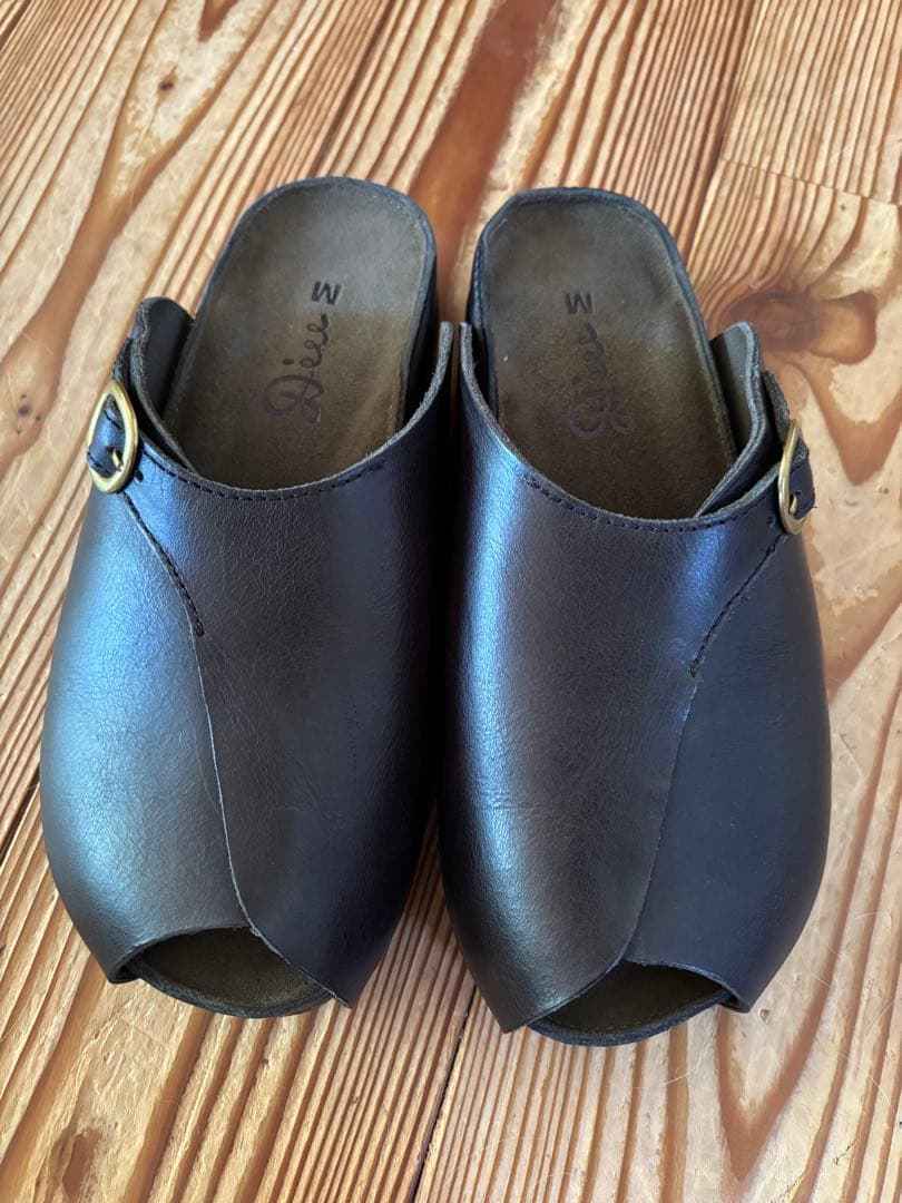 Diu撥水レザー オープントゥミュール