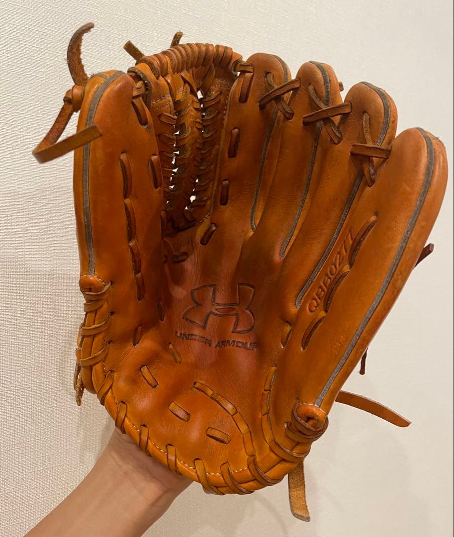 UNDER ARMOUR QBB0277 軟式用グローブ
